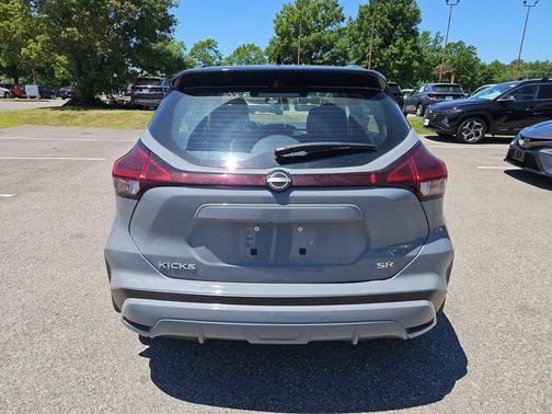 Gray/Super Black 2024 Nissan Kicks SR
