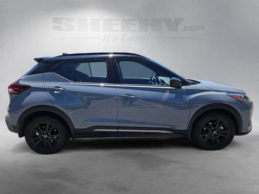 Gray/Super Black 2024 Nissan Kicks SR