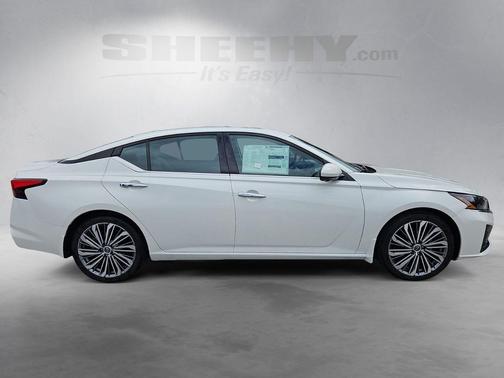 Pearl White Tricoat 2025 Nissan Altima 2.5 SL