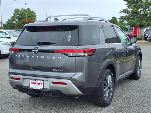 2025 Nissan Pathfinder SL 4WD