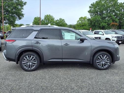 2025 Nissan Pathfinder SL 4WD