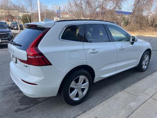 2022 Volvo XC60 B5 Momentum