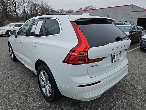 2022 Volvo XC60 B5 Momentum