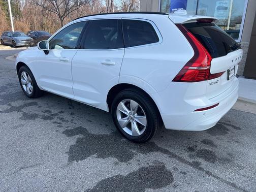 2022 Volvo XC60 B5 Momentum