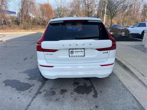 2022 Volvo XC60 B5 Momentum