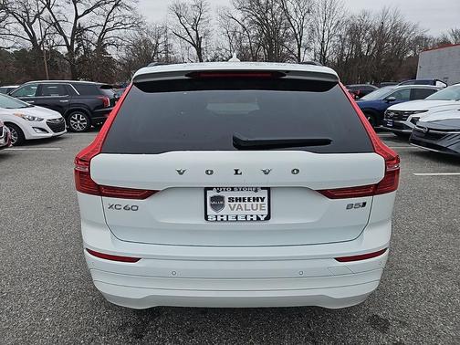 2022 Volvo XC60 B5 Momentum