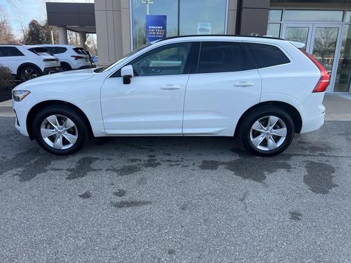 2022 Volvo XC60 B5 Momentum