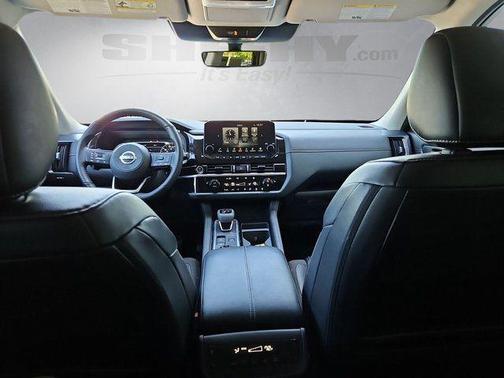 Pearl White Tricoat 2024 Nissan Pathfinder SL 4WD