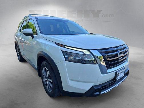 Pearl White Tricoat 2024 Nissan Pathfinder SL 4WD