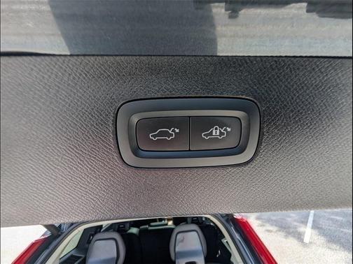 2022 Volvo XC90 T6 Momentum