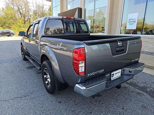 Gun Metallic 2018 Nissan Frontier SV