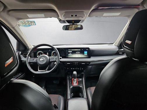 Super Black 2025 Nissan Kicks SR