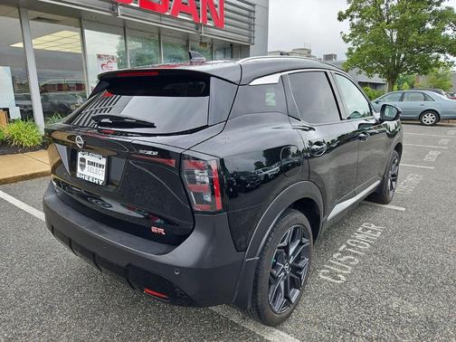 Super Black 2025 Nissan Kicks SR
