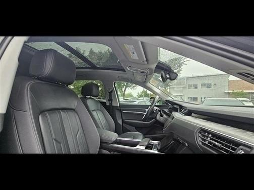 2021 Audi e-tron Premium