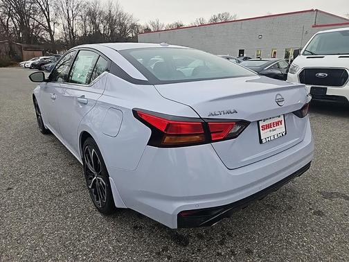 2025 Nissan Altima SR FWD