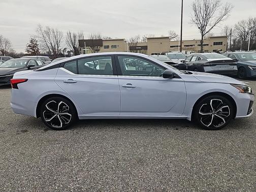 2025 Nissan Altima SR FWD