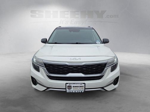 Clear White/Black Roof 2022 Kia Seltos S