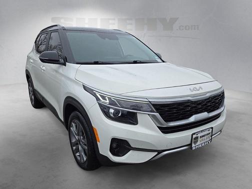 Clear White/Black Roof 2022 Kia Seltos S