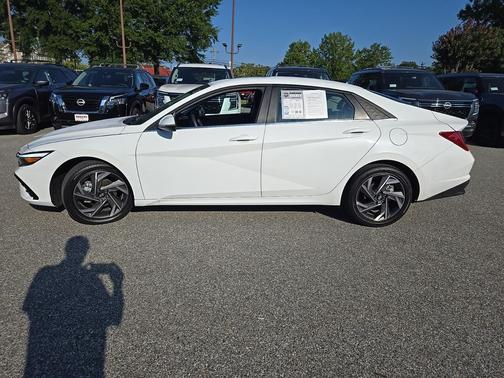2025 Hyundai ELANTRA Limited