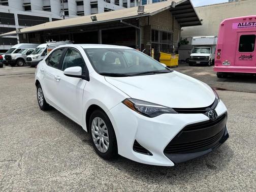 Blizzard Pearl 2017 Toyota Corolla SE