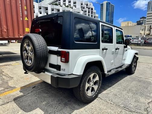 Bright White Clearcoat 2017 Jeep Wrangler Unlimited Sahara
