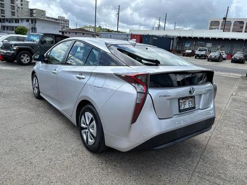 Classic Silver Metallic 2018 Toyota Prius Three Touring