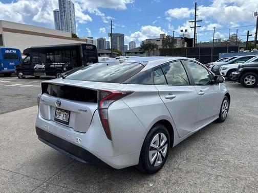Classic Silver Metallic 2018 Toyota Prius Three Touring