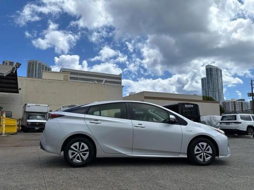 Classic Silver Metallic 2018 Toyota Prius Three Touring