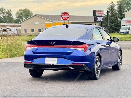2022 Hyundai ELANTRA Limited