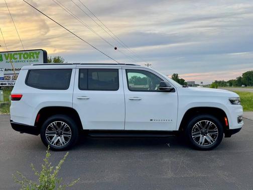 Bright White Clearcoat 2025 Jeep Wagoneer 4x4
