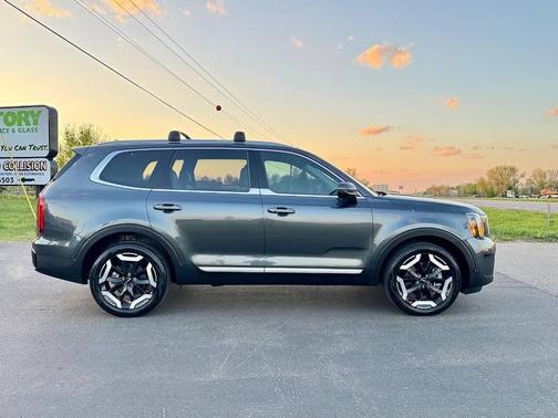 Gravity Gray 2024 Kia Telluride S
