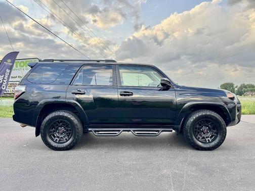 Midnight Black Metallic 2018 Toyota 4Runner SR5