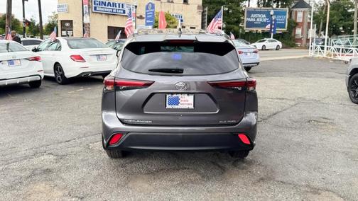 Gray 2024 Toyota Highlander XLE