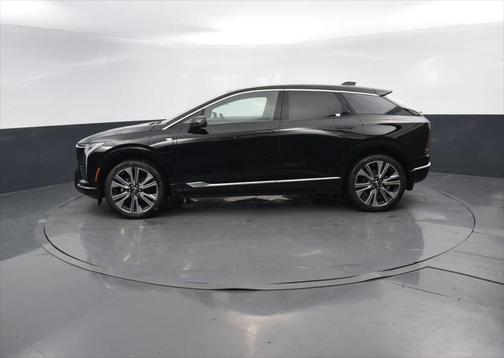 2025 Cadillac OPTIQ Luxury 2 AWD