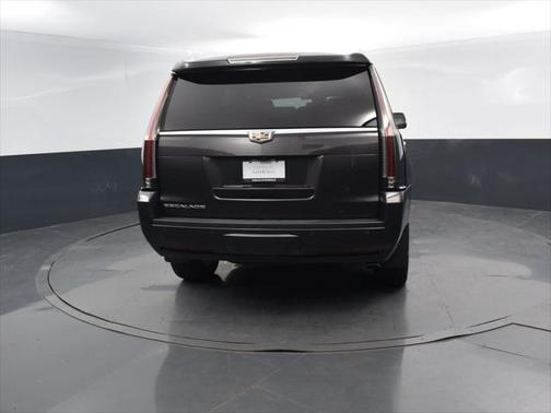 2017 Cadillac Escalade Luxury