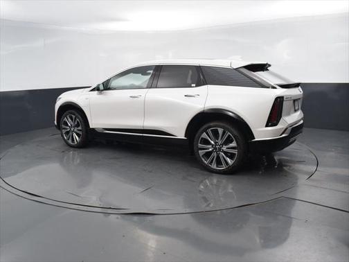 2025 Cadillac OPTIQ Luxury 2 AWD