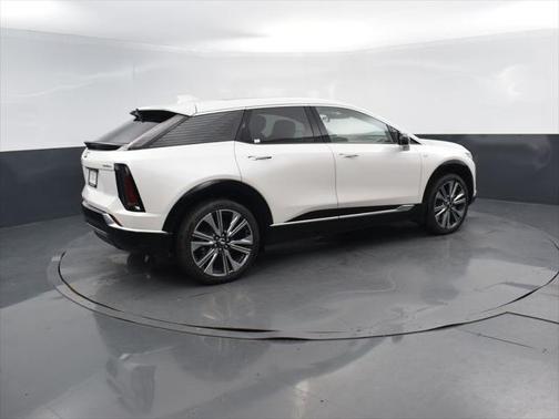 2025 Cadillac OPTIQ Luxury 2 AWD