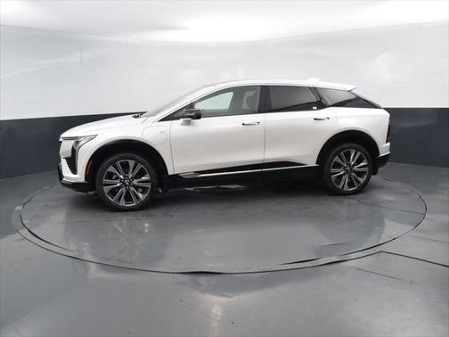 2025 Cadillac OPTIQ Luxury 2 AWD