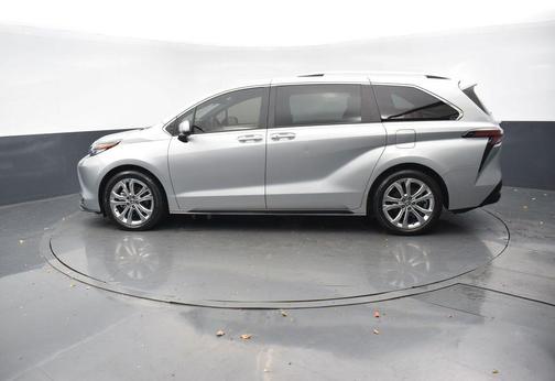 2023 Toyota Sienna Platinum 7 Passenger