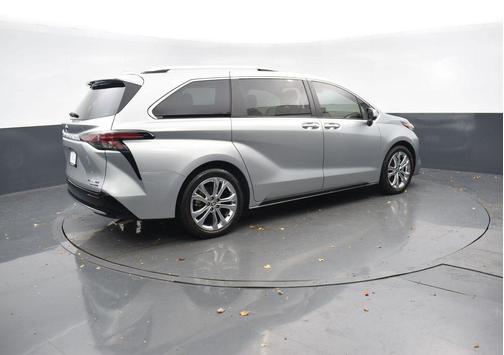 2023 Toyota Sienna Platinum 7 Passenger