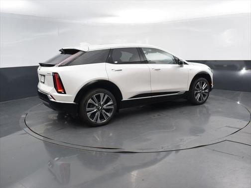 2025 Cadillac OPTIQ Luxury 2 AWD