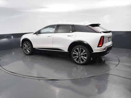 2025 Cadillac OPTIQ Luxury 2 AWD