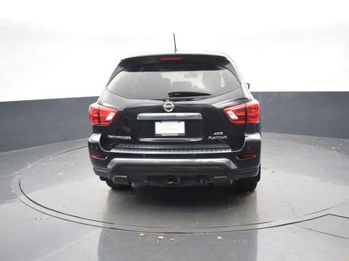 2017 Nissan Pathfinder Platinum