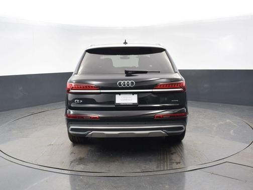 2022 Audi Q7 55 Premium Plus