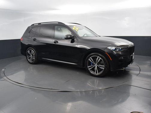 2022 BMW X7 M50i