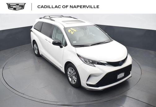 Super White 2021 Toyota Sienna XSE 7 Passenger