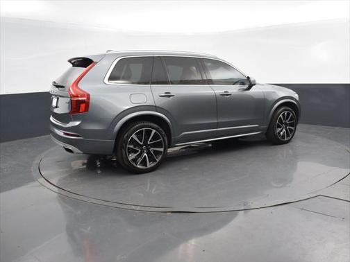 2020 Volvo XC90 T6 Momentum