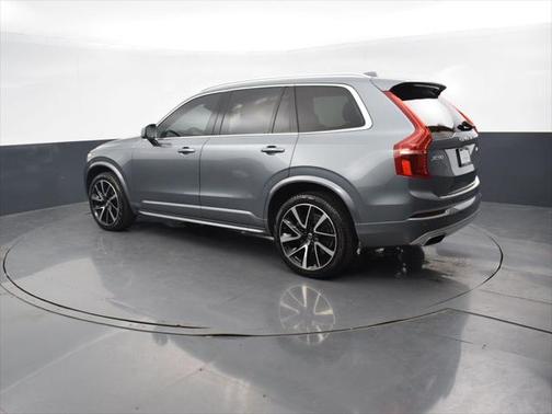 2020 Volvo XC90 T6 Momentum