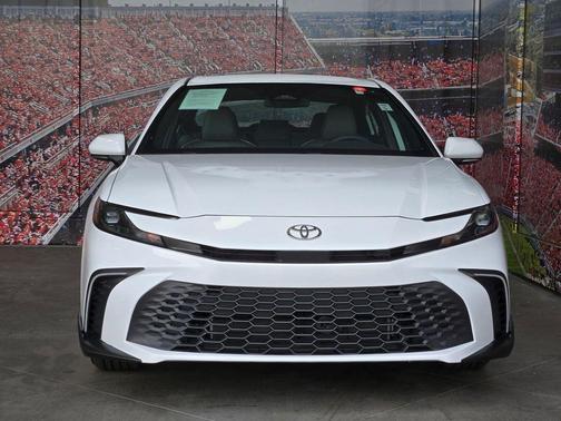 Ice Cap 2026 Toyota Camry SE