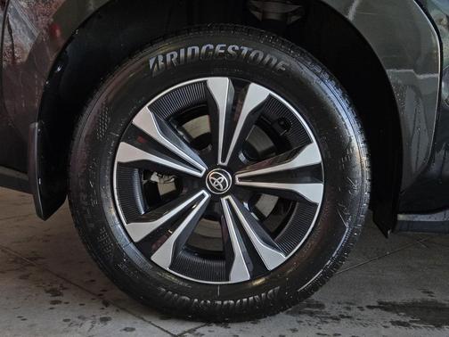 2025 Toyota bZ4X XLE